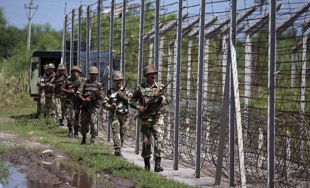 A file photo of Indian Army jawans patrolling the border (Photo: PTI) A file photo of Indian Army jawans patrolling the border (Photo: PTI)